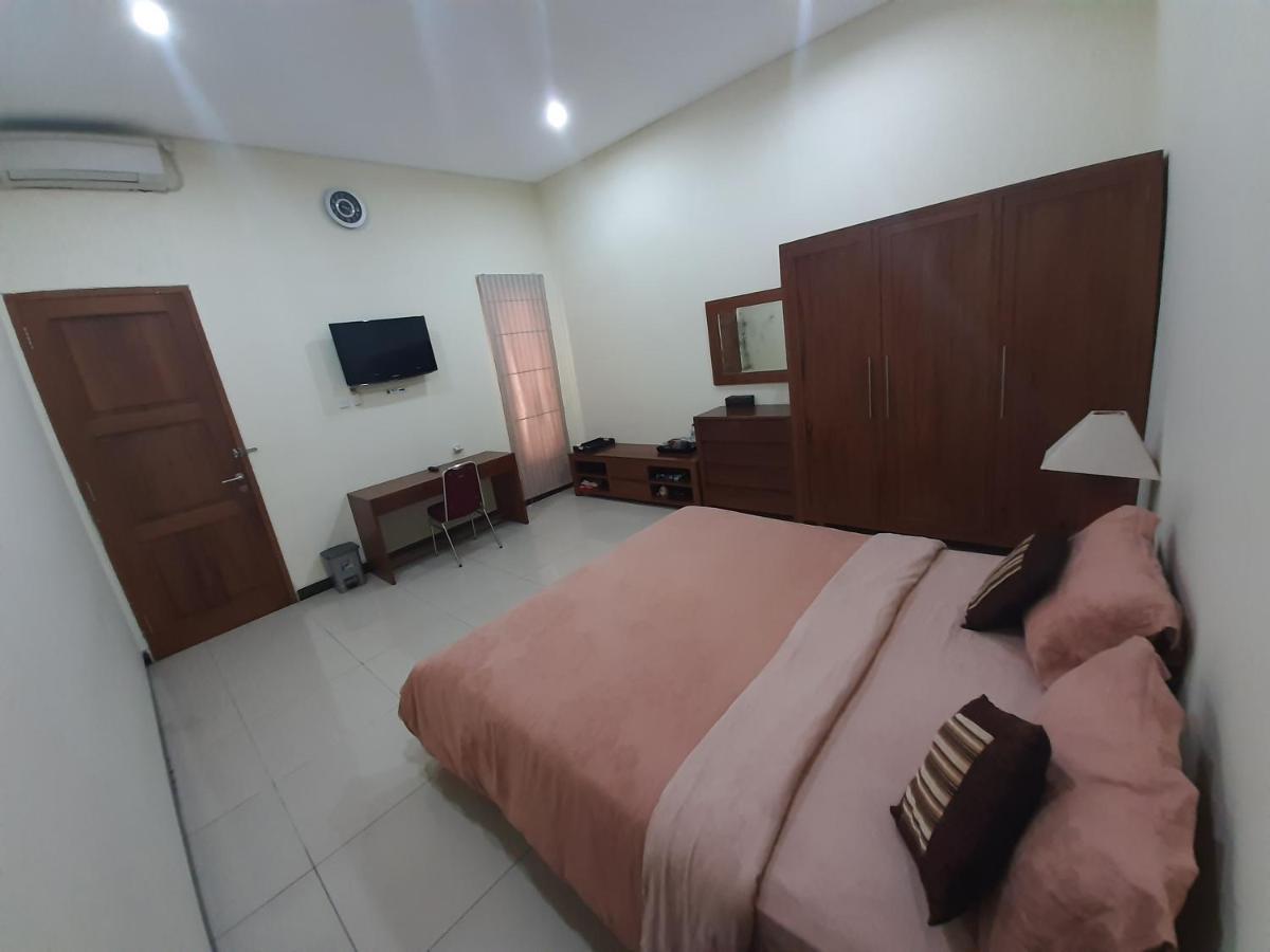 Alloro Guesthouse Pacitan Εξωτερικό φωτογραφία