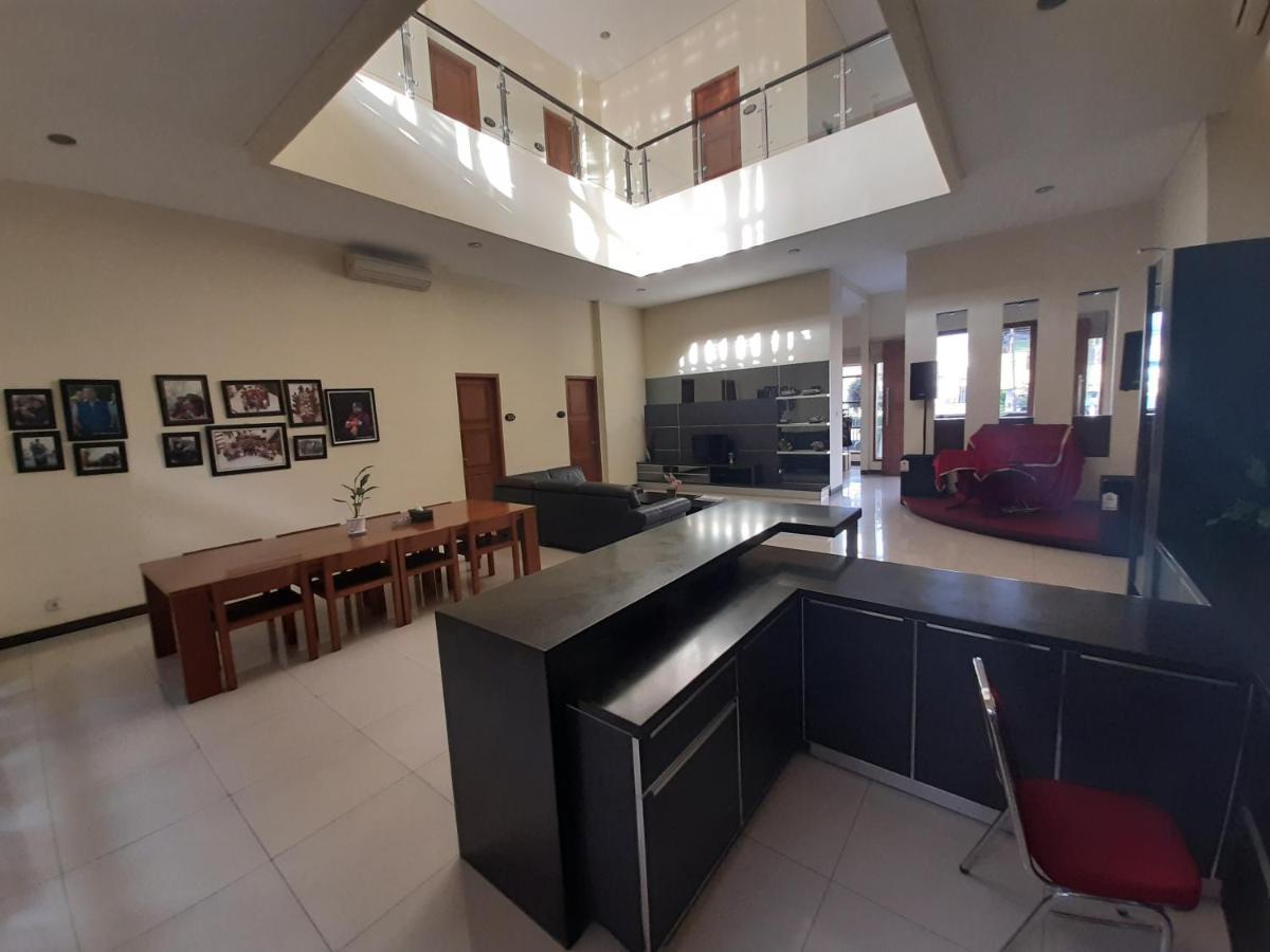 Alloro Guesthouse Pacitan Εξωτερικό φωτογραφία