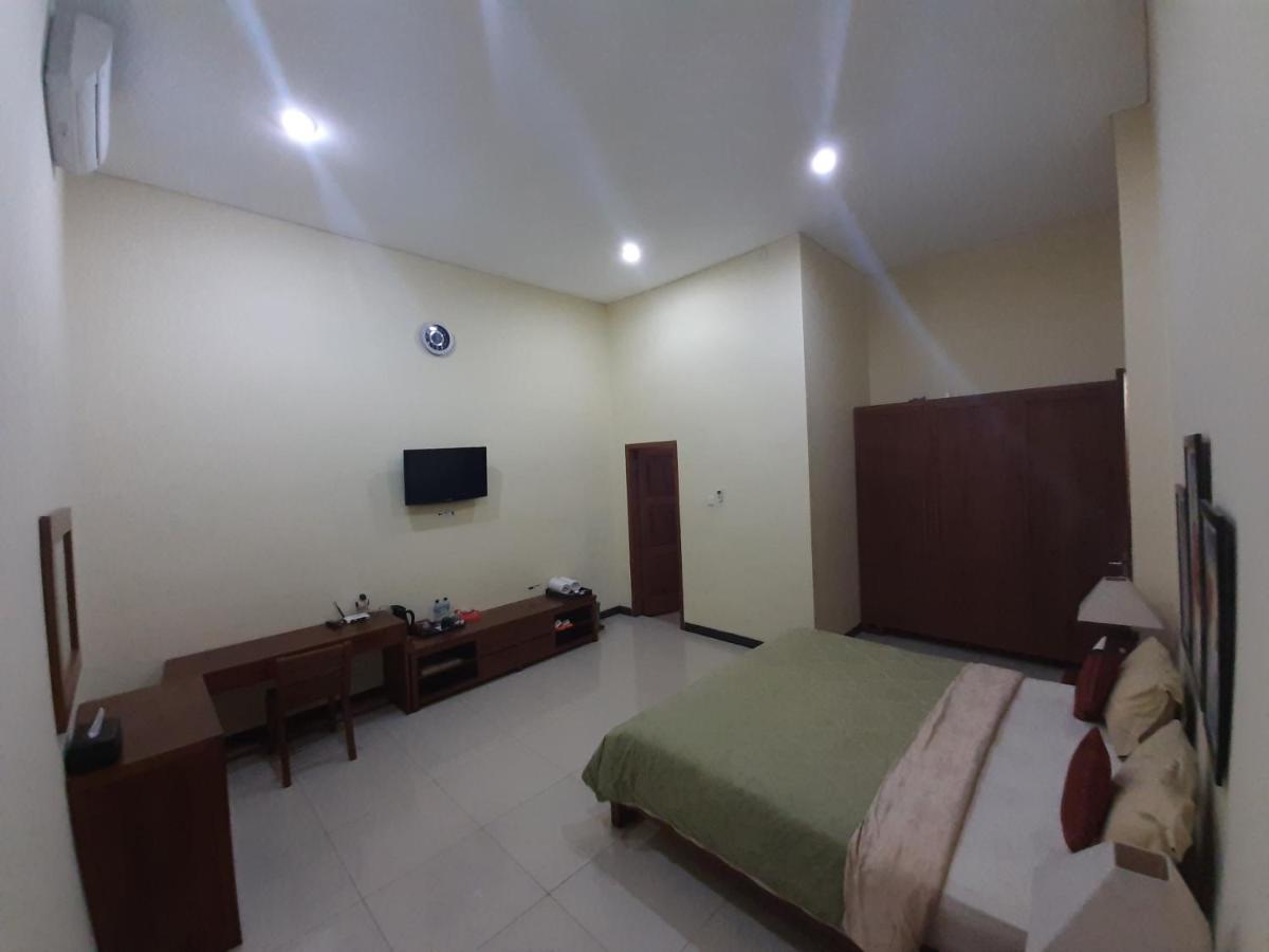Alloro Guesthouse Pacitan Εξωτερικό φωτογραφία