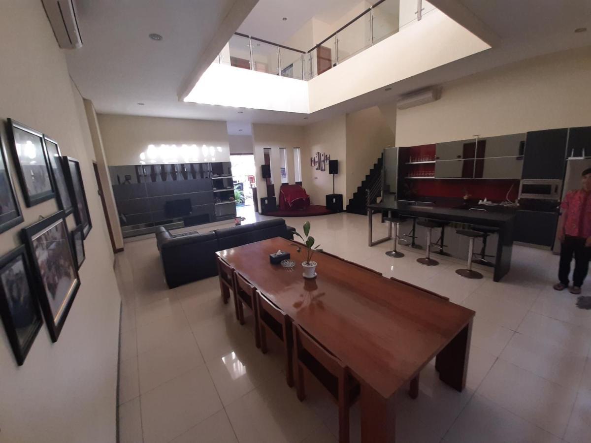 Alloro Guesthouse Pacitan Εξωτερικό φωτογραφία