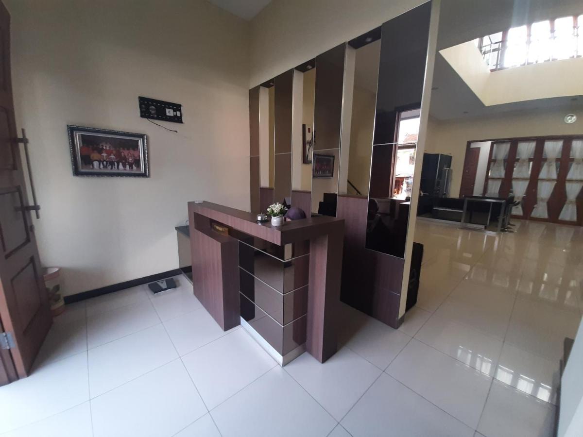 Alloro Guesthouse Pacitan Εξωτερικό φωτογραφία