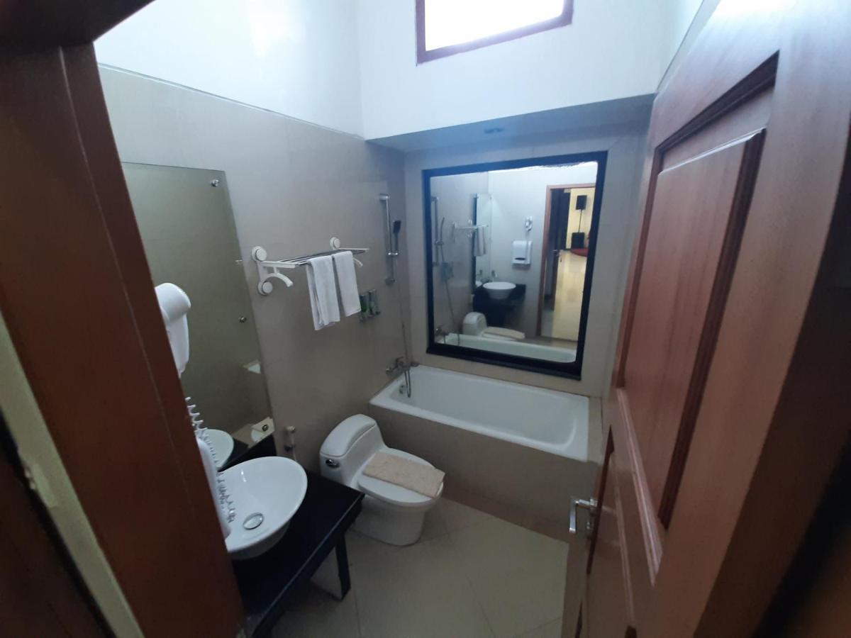 Alloro Guesthouse Pacitan Εξωτερικό φωτογραφία