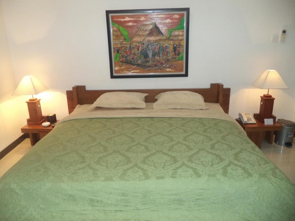 Alloro Guesthouse Pacitan Εξωτερικό φωτογραφία