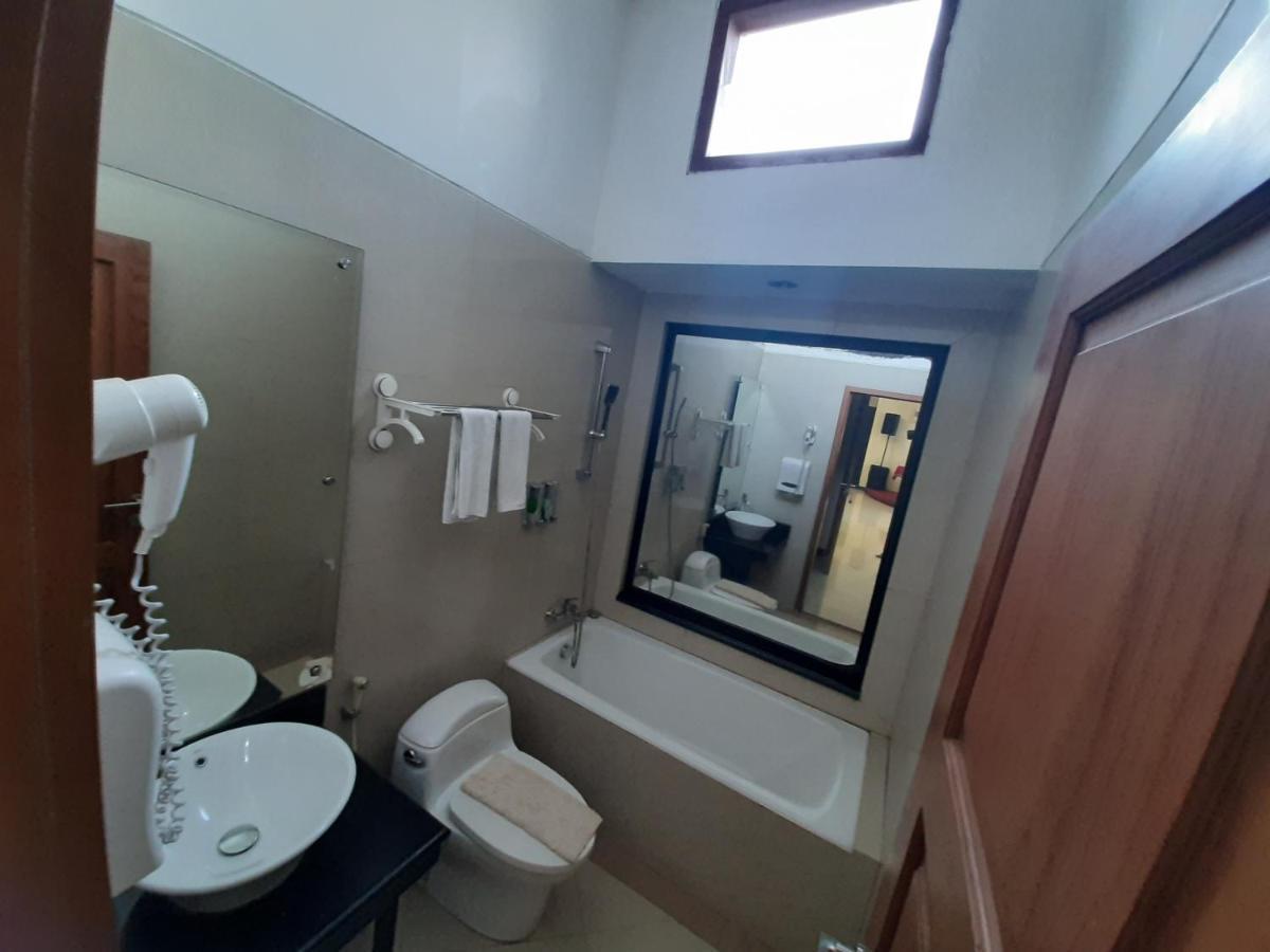 Alloro Guesthouse Pacitan Εξωτερικό φωτογραφία
