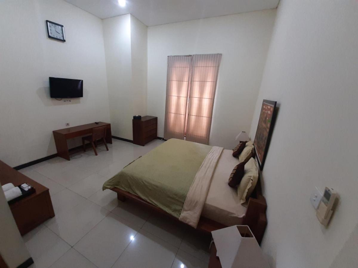 Alloro Guesthouse Pacitan Εξωτερικό φωτογραφία